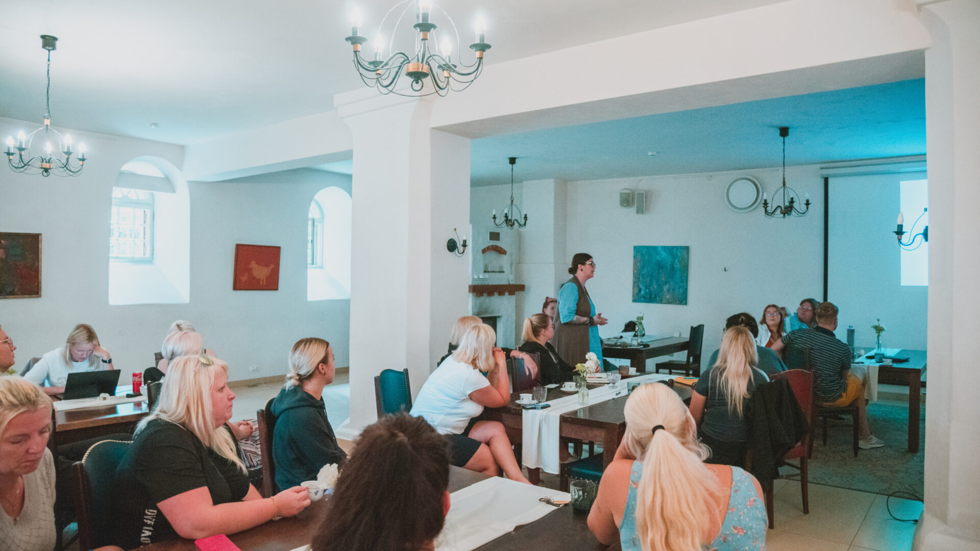 ENKi suvekool 2023 projekti "Noortevaldkonna digihüpe" raames