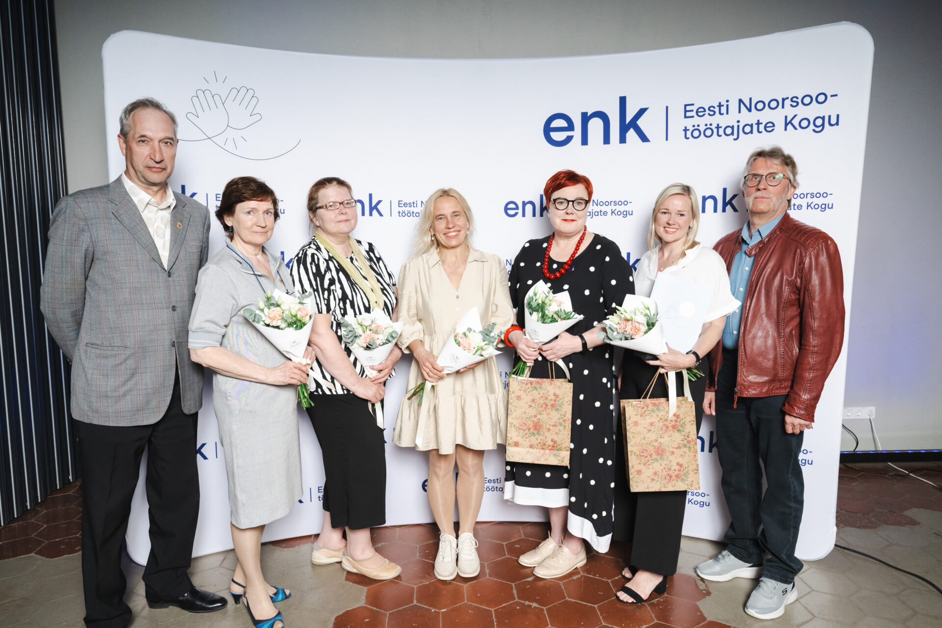 Eesti Noorsootöötajate Kogu aumärkide laureaadid 2024 - fotograaf Raigo Pajula